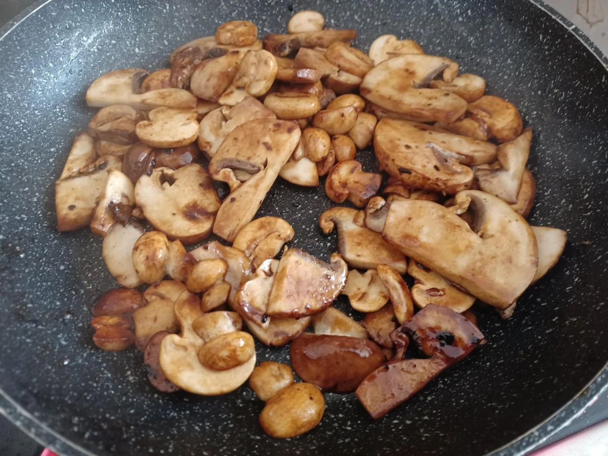 Rezept: Champignonsahnesoße mit Medaillons Bild Nr. 16066 Champignonsahnesoße mit Medaillons - Rezept - Bild Nr. 16066