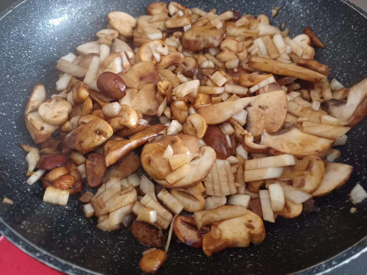 Rezept: Champignonsahnesoße mit Medaillons Bild Nr. 16067 Champignonsahnesoße mit Medaillons - Rezept - Bild Nr. 16067