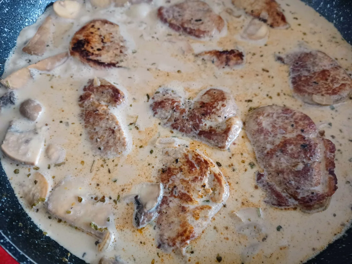 Rezept: Champignonsahnesoße mit Medaillons Bild Nr. 16069 Champignonsahnesoße mit Medaillons - Rezept - Bild Nr. 16069