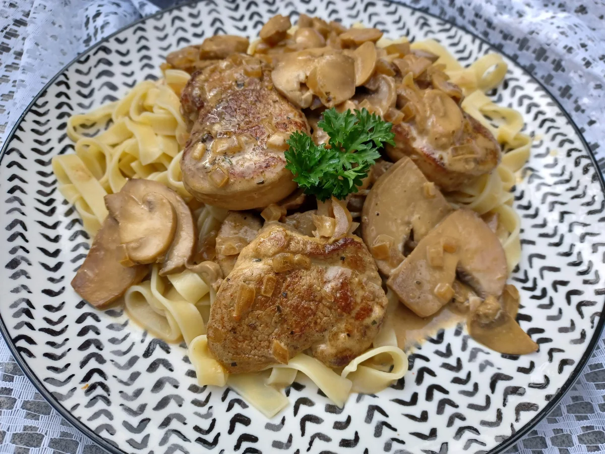 Rezept: Champignonsahnesoße mit Medaillons Bild Nr. 16071 Champignonsahnesoße mit Medaillons - Rezept - Bild Nr. 16071
