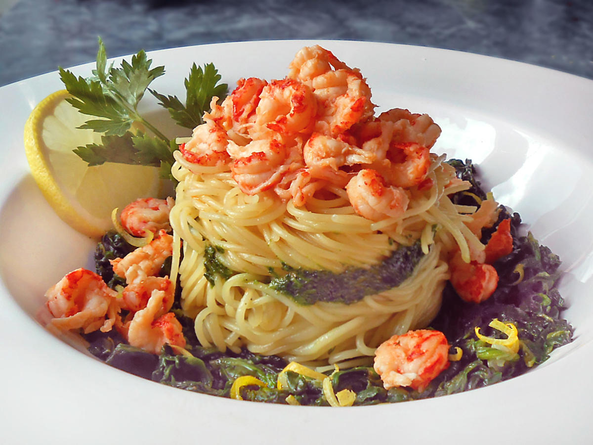 Capelli mit Petersilienpesto und Krebsschwänzen auf Zitronenspinat - 62 ...