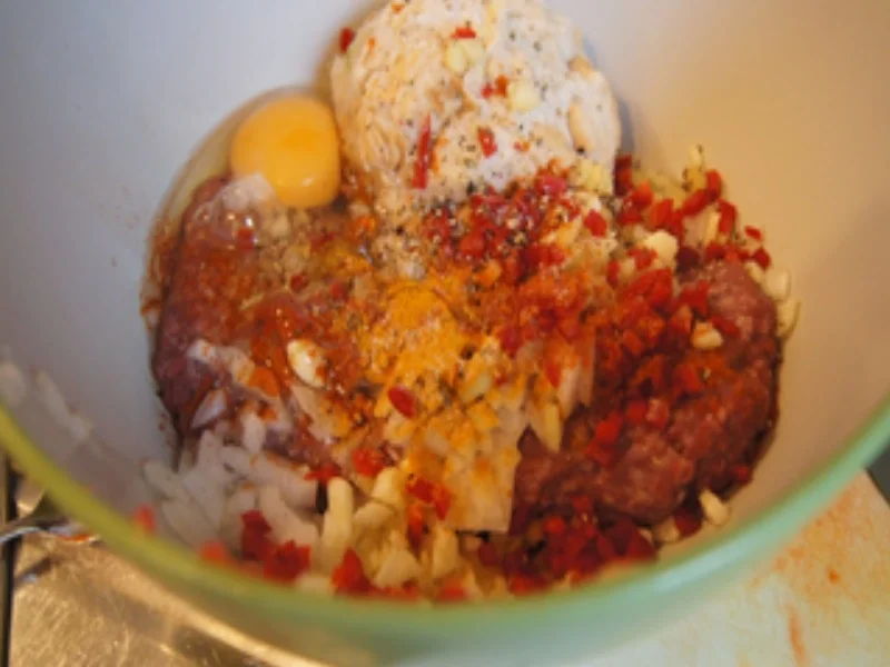 Rezept: Rindermettbällchen in Sahnesauce mit würzigen Blattspinat und Kümmel-Drillingen Bild Nr. 16061 Rindermettbällchen in Sahnesauce mit würzigen Blattspinat und Kümmel-Drillingen - Rezept - Bild Nr. 16061