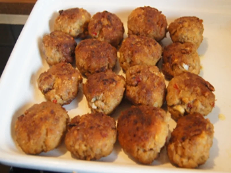 Rezept: Rindermettbällchen in Sahnesauce mit würzigen Blattspinat und Kümmel-Drillingen Bild Nr. 16065 Rindermettbällchen in Sahnesauce mit würzigen Blattspinat und Kümmel-Drillingen - Rezept - Bild Nr. 16065