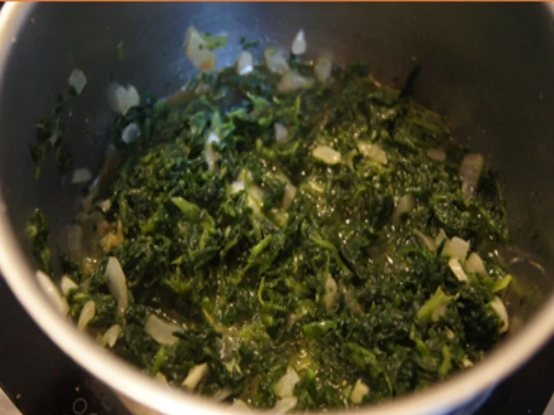 Rezept: Rindermettbällchen in Sahnesauce mit würzigen Blattspinat und Kümmel-Drillingen Bild Nr. 16068 Rindermettbällchen in Sahnesauce mit würzigen Blattspinat und Kümmel-Drillingen - Rezept - Bild Nr. 16068