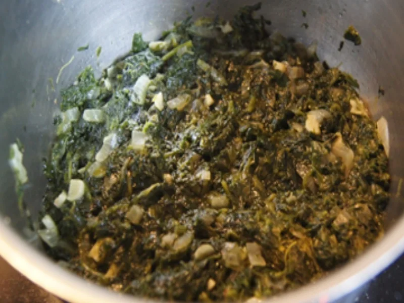 Rezept: Rindermettbällchen in Sahnesauce mit würzigen Blattspinat und Kümmel-Drillingen Bild Nr. 16069 Rindermettbällchen in Sahnesauce mit würzigen Blattspinat und Kümmel-Drillingen - Rezept - Bild Nr. 16069