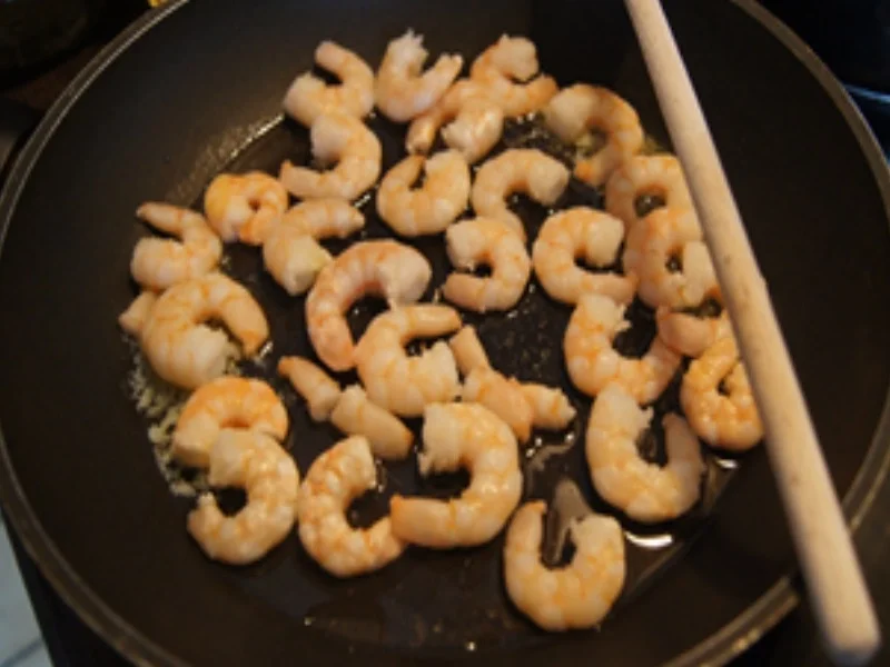 Rezept: Schlemmerfilet mit Garnelen, Rahm-Kohlrabi und Pellkartoffel-Drillingen Bild Nr. 5 Schlemmerfilet mit Garnelen, Rahm-Kohlrabi und Pellkartoffel-Drillingen - Rezept - Bild Nr. 5