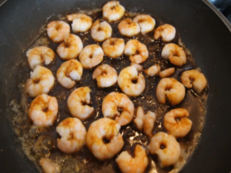 Rezept: Schlemmerfilet mit Garnelen, Rahm-Kohlrabi und Pellkartoffel-Drillingen Bild Nr. 6 Schlemmerfilet mit Garnelen, Rahm-Kohlrabi und Pellkartoffel-Drillingen - Rezept - Bild Nr. 6