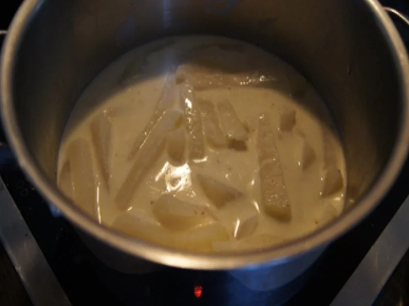 Rezept: Schlemmerfilet mit Garnelen, Rahm-Kohlrabi und Pellkartoffel-Drillingen Bild Nr. 8 Schlemmerfilet mit Garnelen, Rahm-Kohlrabi und Pellkartoffel-Drillingen - Rezept - Bild Nr. 8