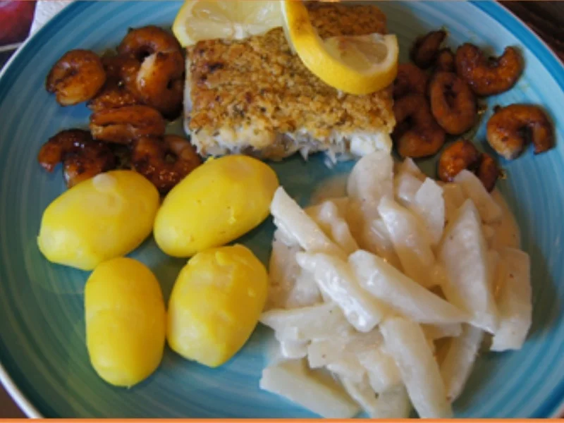 Rezept: Schlemmerfilet mit Garnelen, Rahm-Kohlrabi und Pellkartoffel-Drillingen Bild Nr. 11 Schlemmerfilet mit Garnelen, Rahm-Kohlrabi und Pellkartoffel-Drillingen - Rezept - Bild Nr. 11