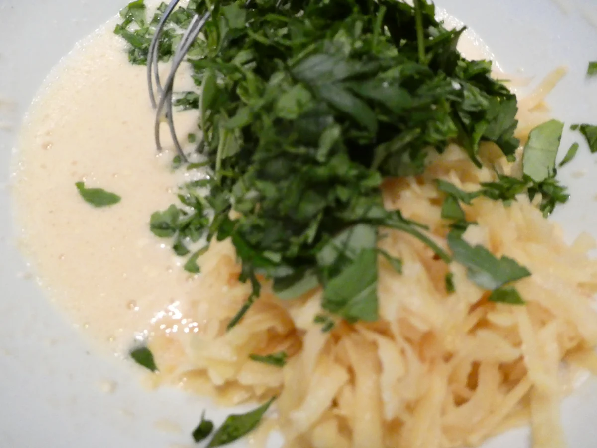 Kartoffel-Kräuter-Waffeln mit Bacon und Kräuterquark - Rezept - Bild Nr. 16068