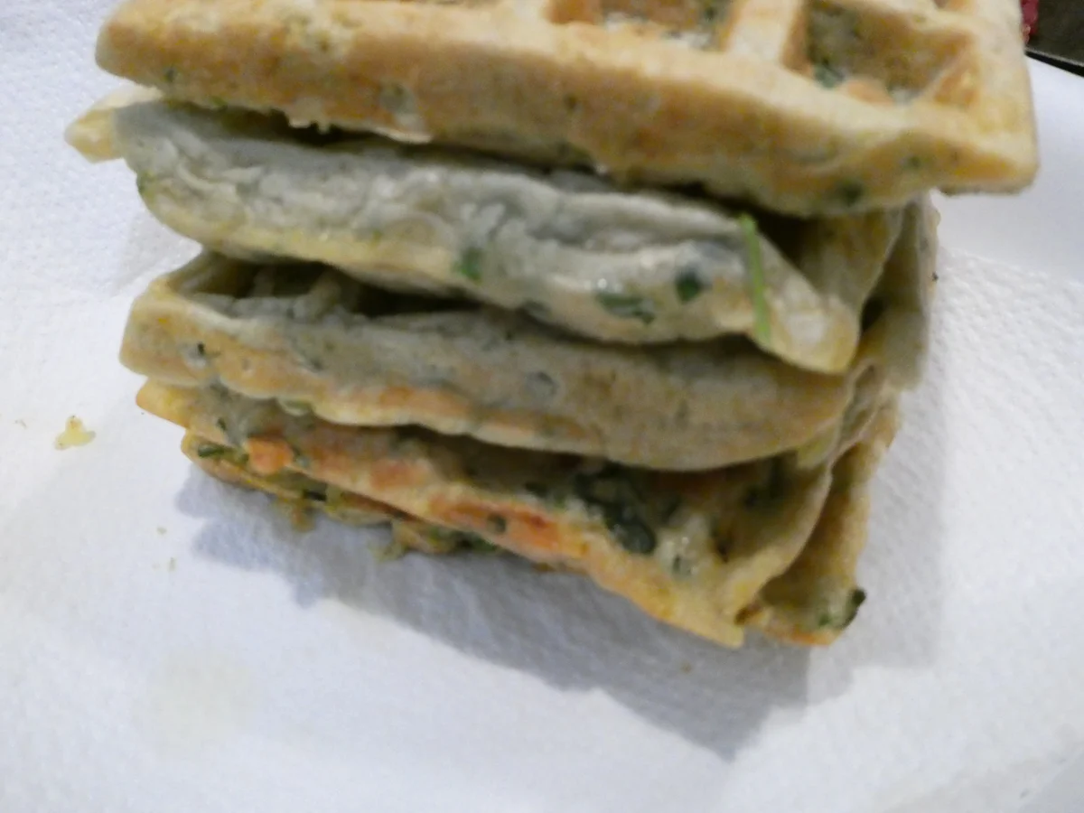 Kartoffel-Kräuter-Waffeln mit Bacon und Kräuterquark - Rezept - Bild Nr. 16073