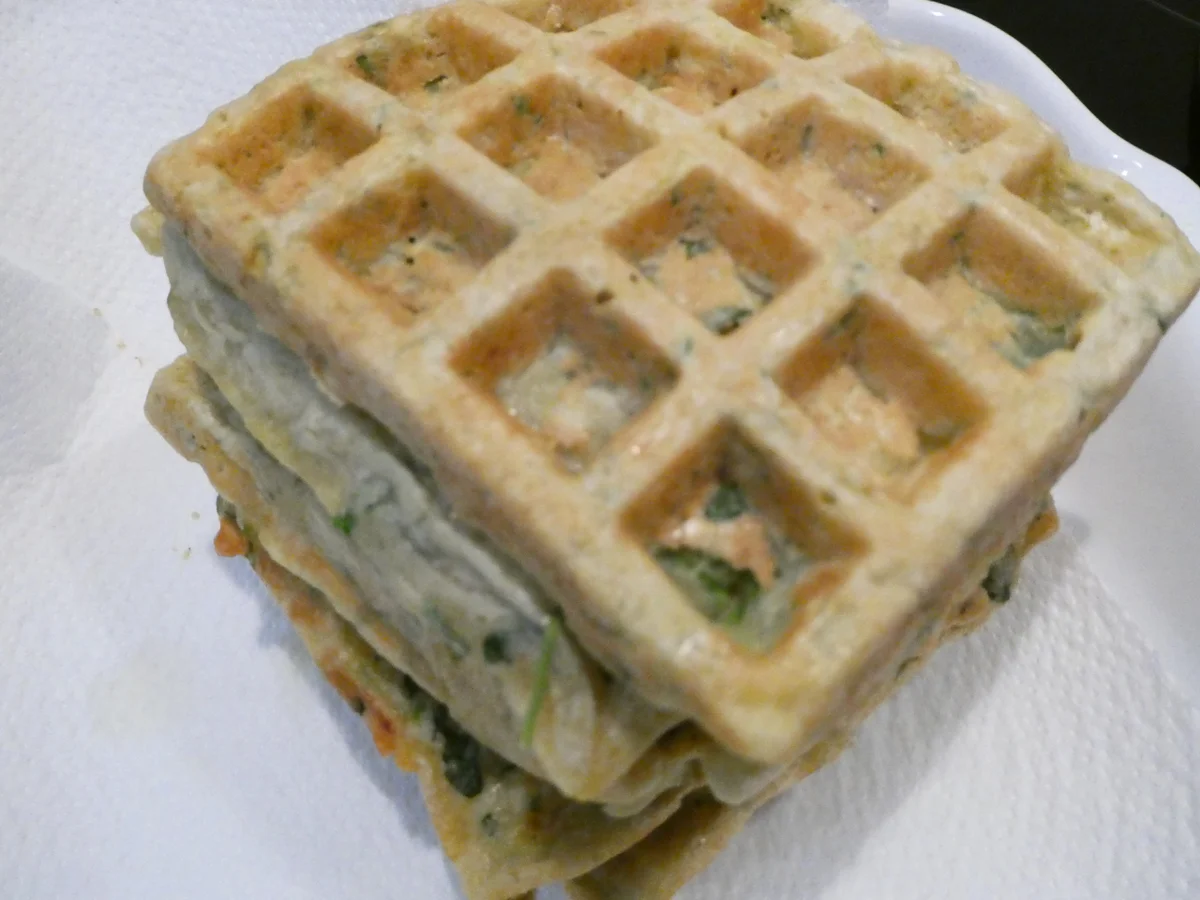Kartoffel-Kräuter-Waffeln mit Bacon und Kräuterquark - Rezept - Bild Nr. 16074