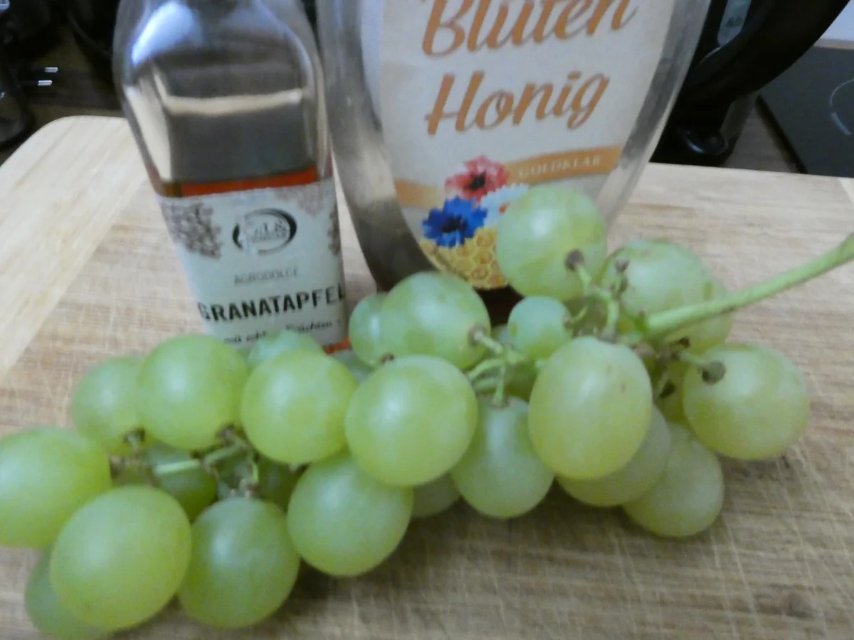 Flammkuchen mit Ziegenkäse und Weintrauben - Rezept - Bild Nr. 16068