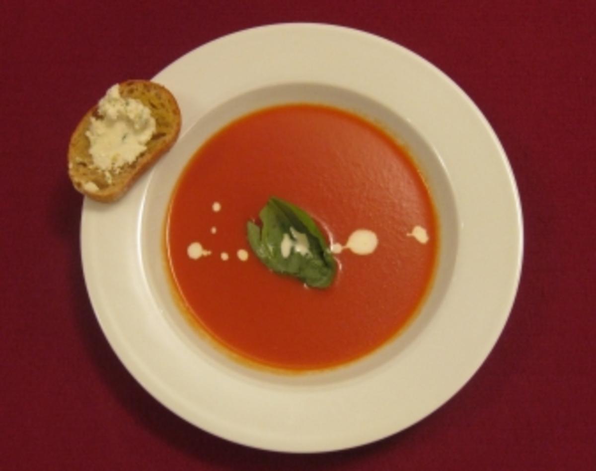 Tomatensuppe mit Schafskäse-Croutons - Rezept