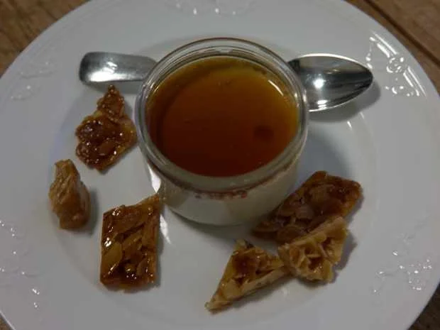 Panna Cotta von der Tonkabohne mit Florentiner Crunch - Rezept - Bild Nr. 2