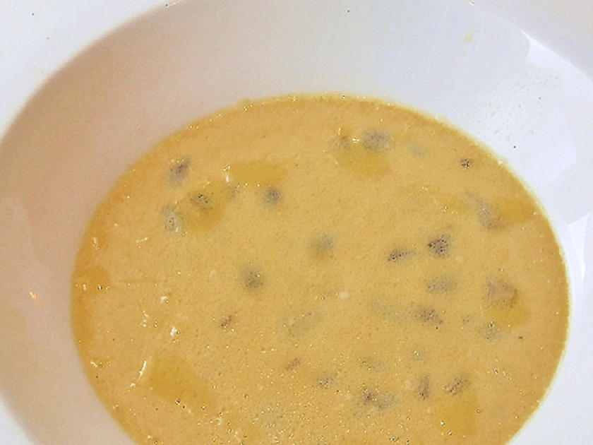 Waldpilz-Consommé, sehr fein
