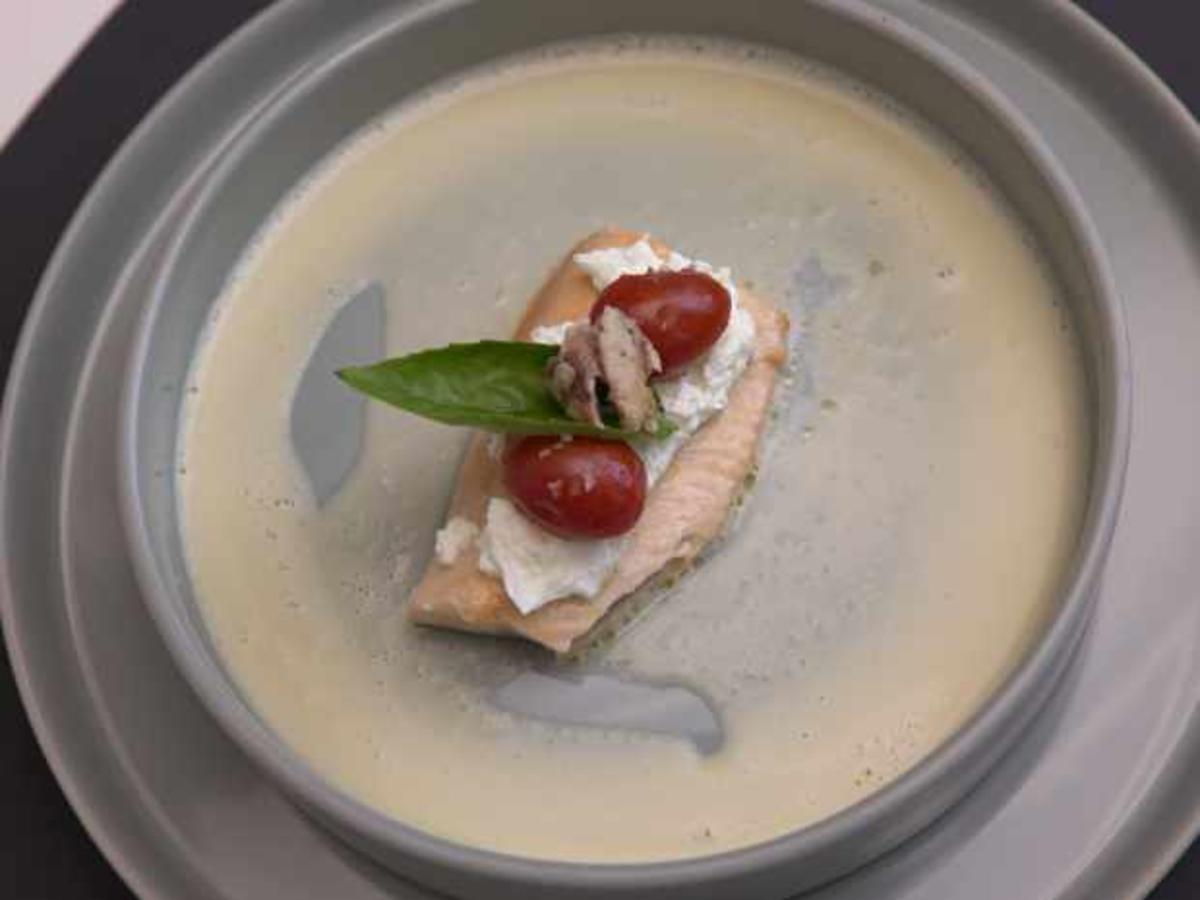 Bachsaibling Caprese mit Burrata, Kirschtomaten und Sardinen - Rezept ...