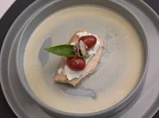 Bachsaibling Caprese  mit Burrata, Kirschtomaten und Sardinen - Rezept - Bild Nr. 2