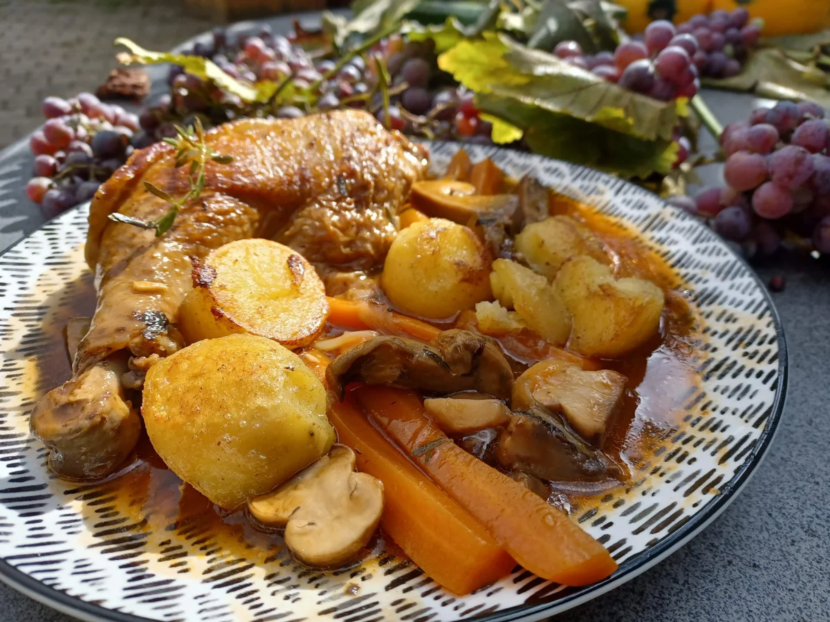 Rezept: Coq au vin kulinarische Weltreise 09/2022 Bild Nr. 16092 Coq au vin kulinarische Weltreise 09/2022 - Rezept - Bild Nr. 16092