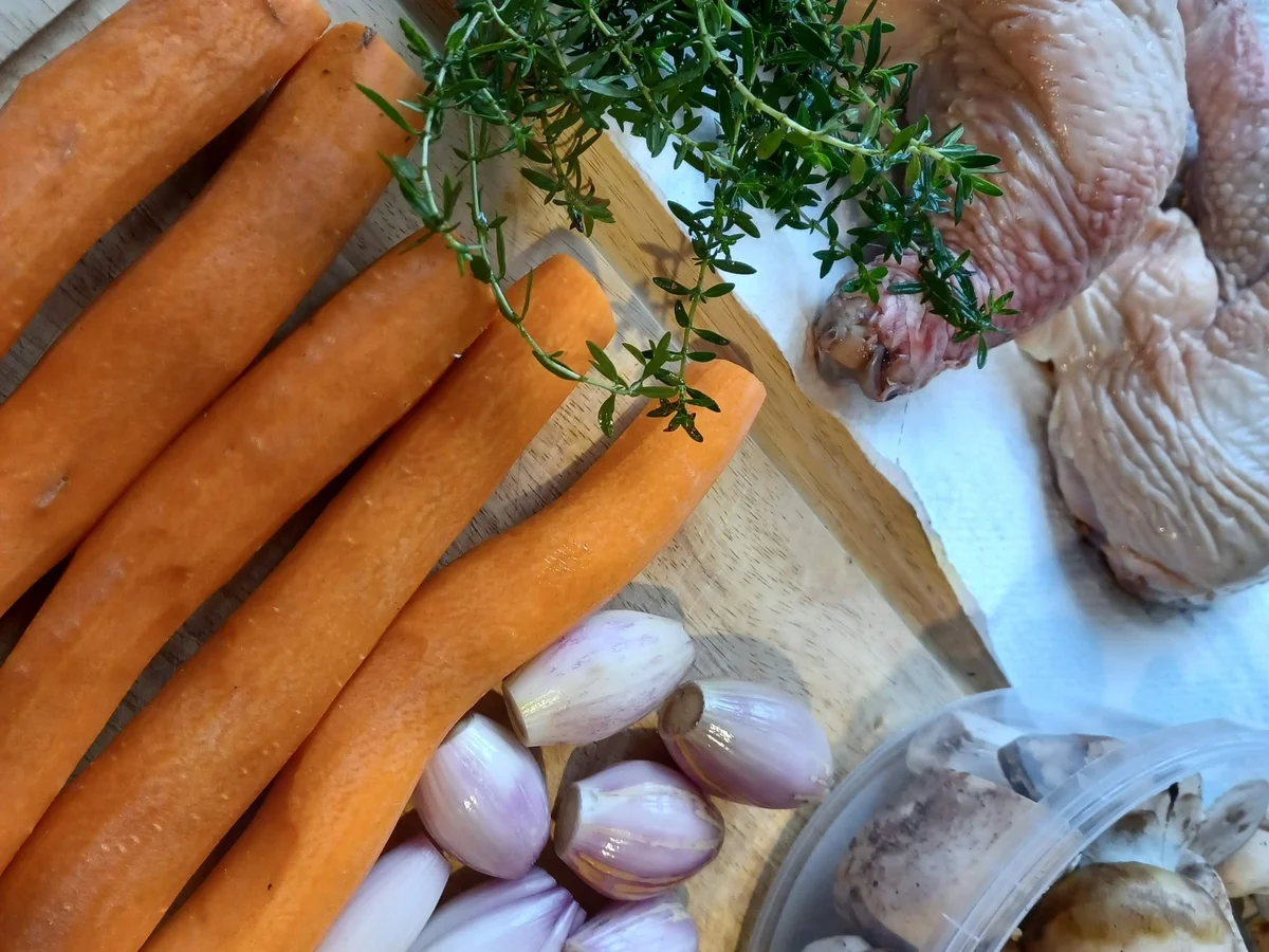 Rezept: Coq au vin kulinarische Weltreise 09/2022 Bild Nr. 16093 Coq au vin kulinarische Weltreise 09/2022 - Rezept - Bild Nr. 16093