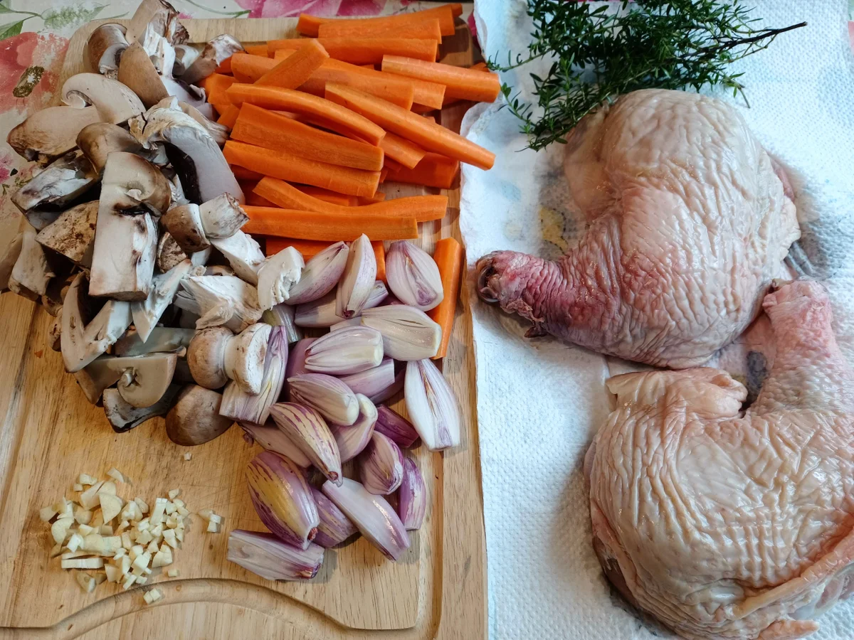 Rezept: Coq au vin kulinarische Weltreise 09/2022 Bild Nr. 16094 Coq au vin kulinarische Weltreise 09/2022 - Rezept - Bild Nr. 16094