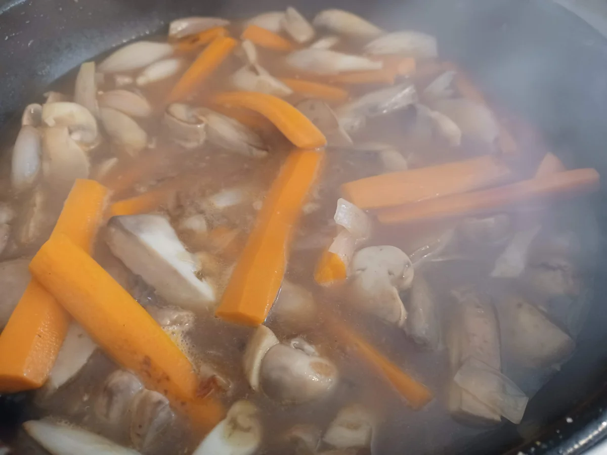 Rezept: Coq au vin kulinarische Weltreise 09/2022 Bild Nr. 16098 Coq au vin kulinarische Weltreise 09/2022 - Rezept - Bild Nr. 16098