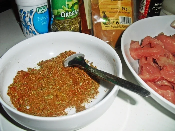 Rezept: Gyrosgewürz und Marinade dazu kulinarische Weltreise 09-2022 Bild Nr. 16092 Gyrosgewürz und Marinade dazu kulinarische Weltreise 09-2022 - Rezept - Bild Nr. 16092