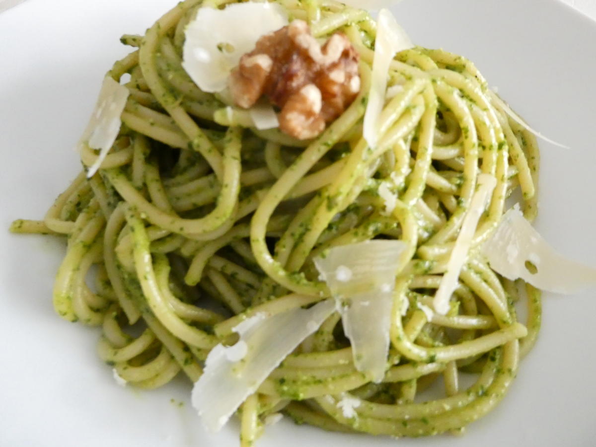 Spaghetti mit Salat-Mix-Walnuss-Pesto - Rezept - Bild Nr. 16094
