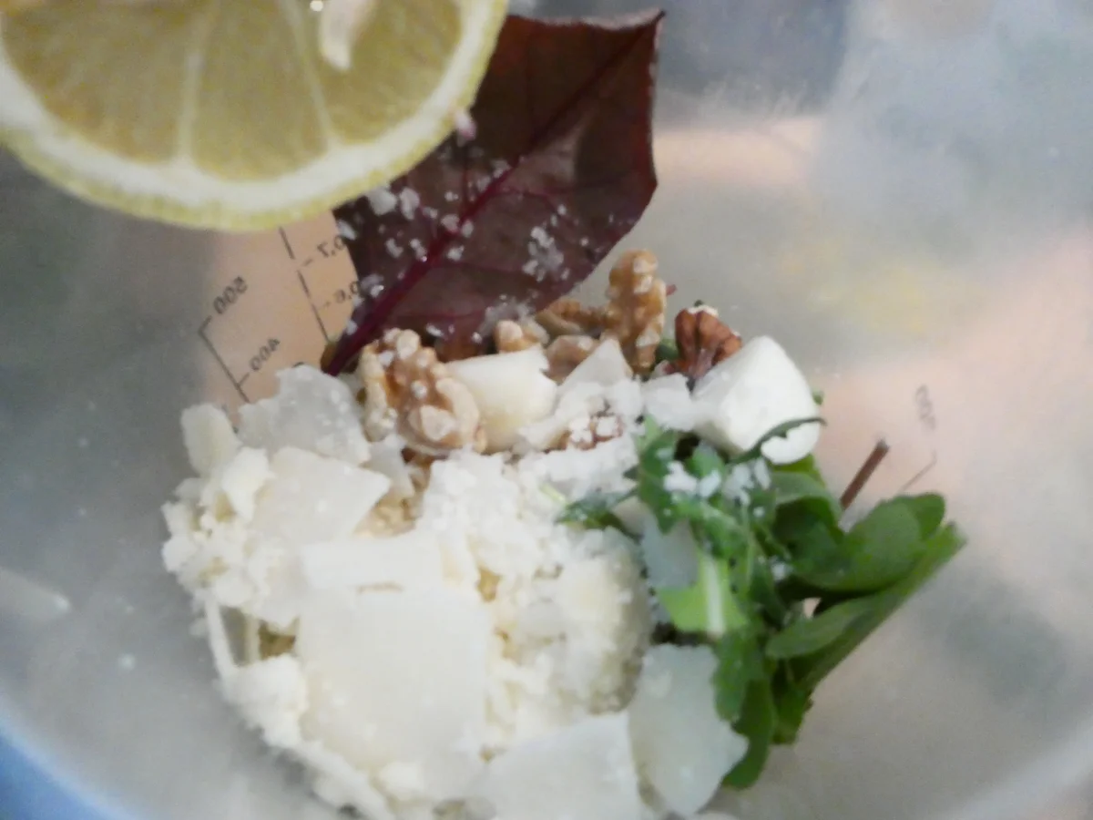 Spaghetti mit Salat-Mix-Walnuss-Pesto - Rezept - Bild Nr. 16095