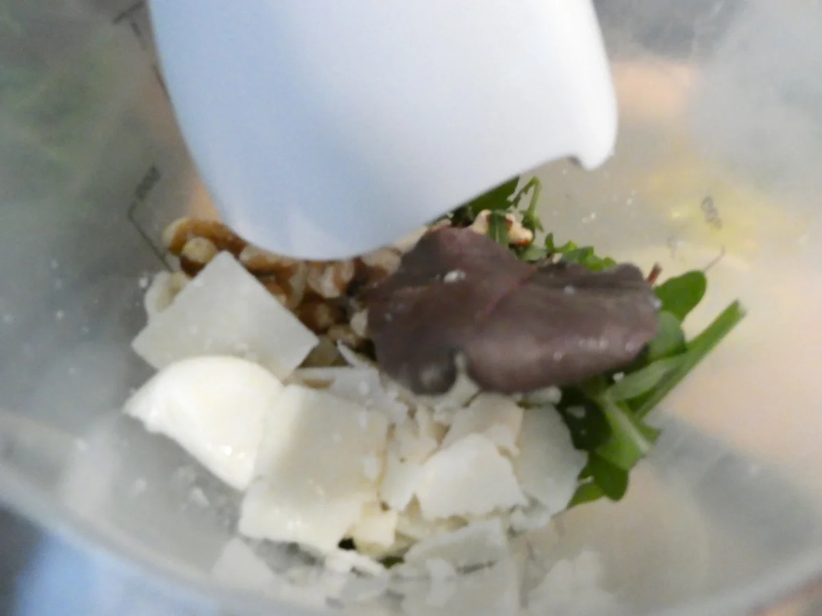 Spaghetti mit Salat-Mix-Walnuss-Pesto - Rezept - Bild Nr. 16096