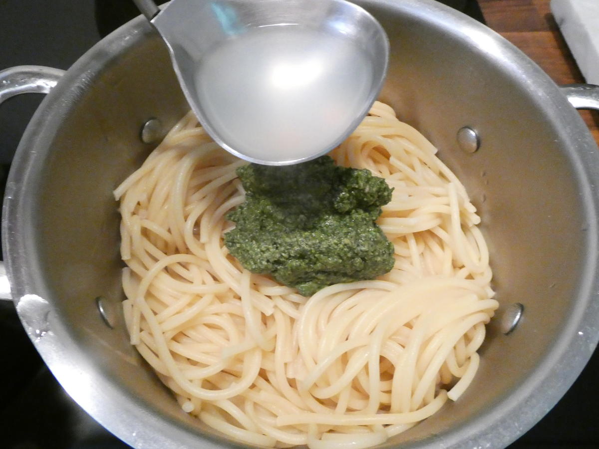Spaghetti mit Salat-Mix-Walnuss-Pesto - Rezept - Bild Nr. 16102