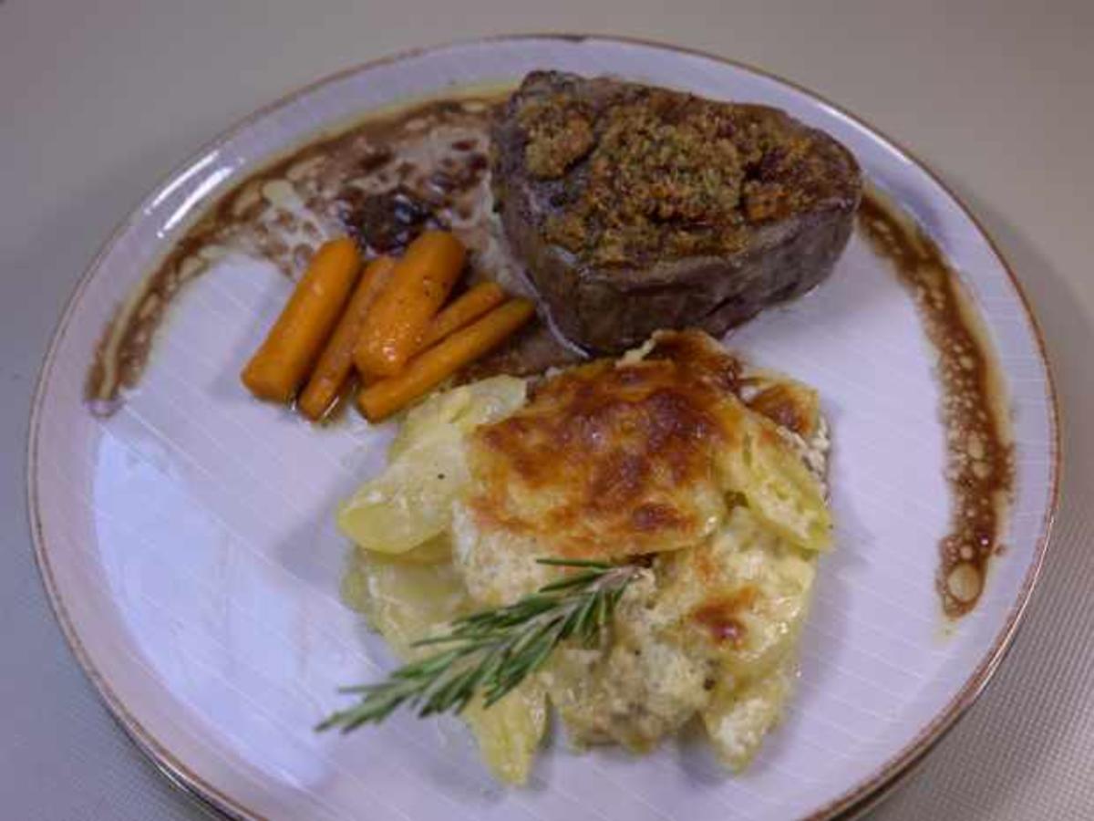 Rinderfilet mit mediterraner Kruste, Parmesan Karotten und Kartoffelgratin - Rezept - Bild Nr. 16095
