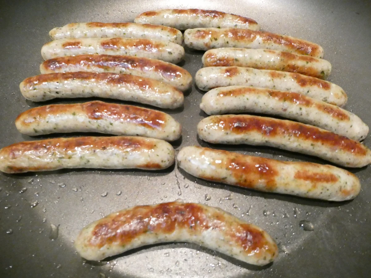 Ajvar-Kartoffeln mit Rostbratwürstchen und Krautsalat - Rezept - Bild Nr. 16099