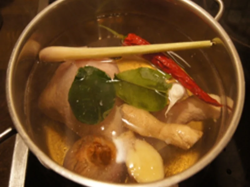 Asia-Suppentopf mit Eierstreifen - Rezept - Bild Nr. 16098