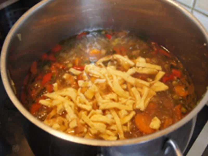 Asia-Suppentopf mit Eierstreifen - Rezept - Bild Nr. 16108