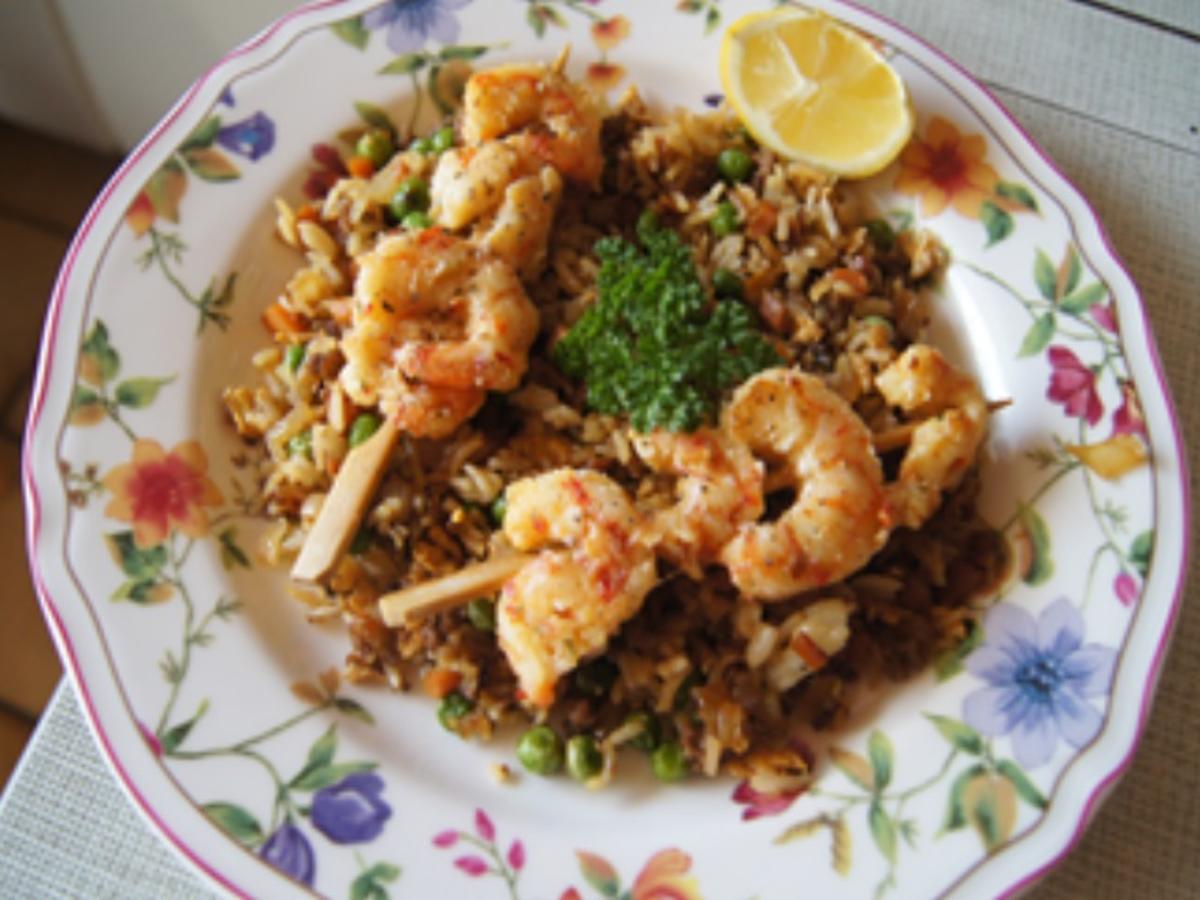 Asiatischer Bratreis mit Garnelenspieße - schnell &amp; einfach - von MausVoh