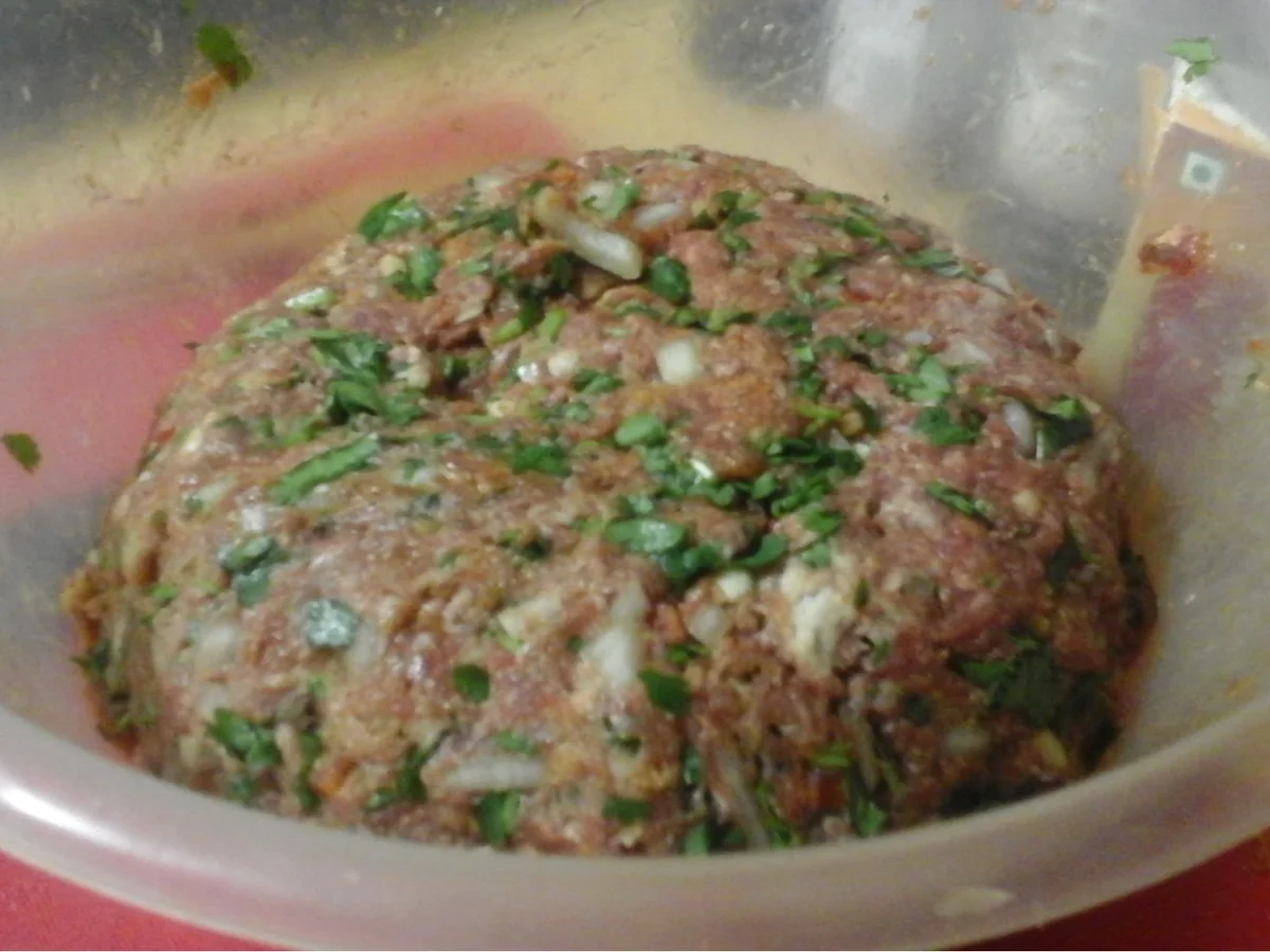 Rezept: Koriander-Buletten mit pikanter Rahmsauce, Butter-mais und Pellkartoffel-Drillingen Bild Nr. 16099 Koriander-Buletten mit pikanter Rahmsauce, Butter-mais und Pellkartoffel-Drillingen - Rezept - Bild Nr. 16099