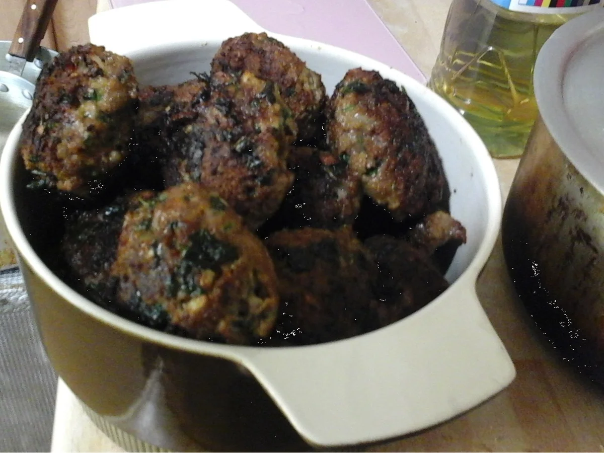 Rezept: Koriander-Buletten mit pikanter Rahmsauce, Butter-mais und Pellkartoffel-Drillingen Bild Nr. 16102 Koriander-Buletten mit pikanter Rahmsauce, Butter-mais und Pellkartoffel-Drillingen - Rezept - Bild Nr. 16102