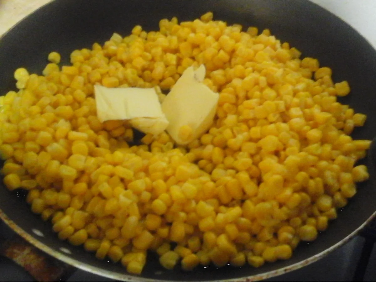 Rezept: Koriander-Buletten mit pikanter Rahmsauce, Butter-mais und Pellkartoffel-Drillingen Bild Nr. 16103 Koriander-Buletten mit pikanter Rahmsauce, Butter-mais und Pellkartoffel-Drillingen - Rezept - Bild Nr. 16103