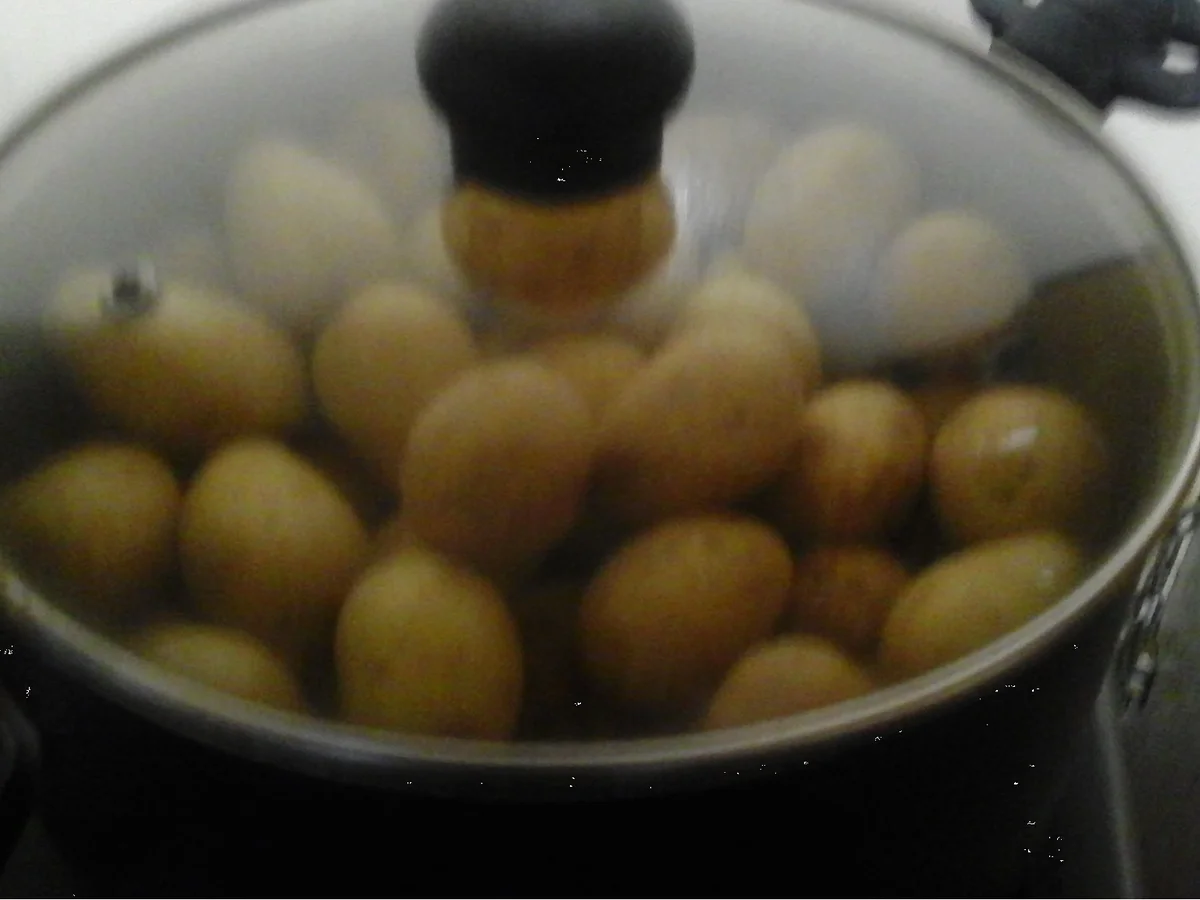 Rezept: Koriander-Buletten mit pikanter Rahmsauce, Butter-mais und Pellkartoffel-Drillingen Bild Nr. 16104 Koriander-Buletten mit pikanter Rahmsauce, Butter-mais und Pellkartoffel-Drillingen - Rezept - Bild Nr. 16104