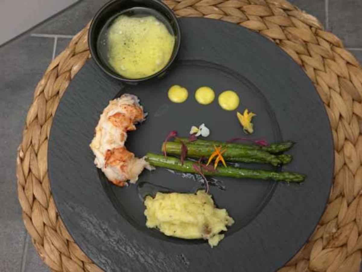 Lobster-Tails mit gegrilltem grünen Spargel und Kartoffelpüree - Rezept - Bild Nr. 2