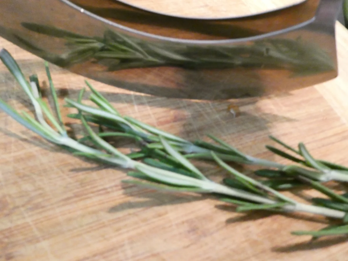 Kräuterfladen mit Kartoffeln -Schafskäse und Rosmarin - Rezept - Bild Nr. 16099