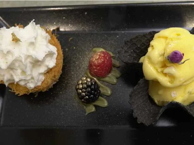 Rezept: Traditionell persisches Safraneis und Kardamom Espuma Bild Nr. 2 Traditionell persisches Safraneis und Kardamom Espuma - Rezept - Bild Nr. 2