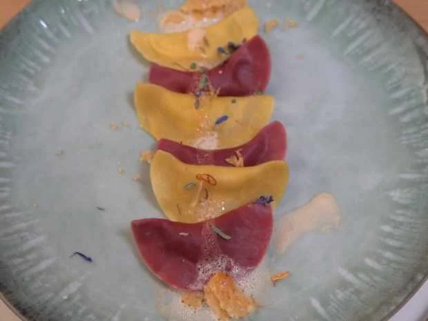 Tortelli-Duo an Sahne-Tomaten-Schaum - Rezept - Bild Nr. 2