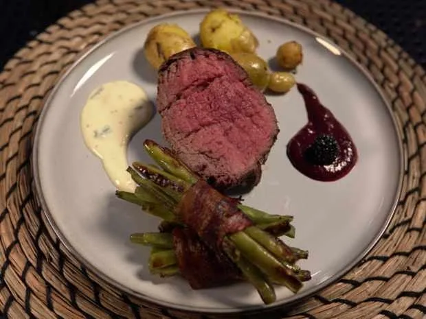 Rinderfilet mit Rosmarinkartoffeln und Bohnen im Speckmantel - Rezept - Bild Nr. 16123