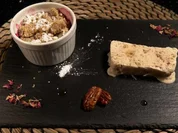 Zwetschgen-Crumble an Pekannuss-Ahornsirup-Parfait - Rezept - Bild Nr. 2