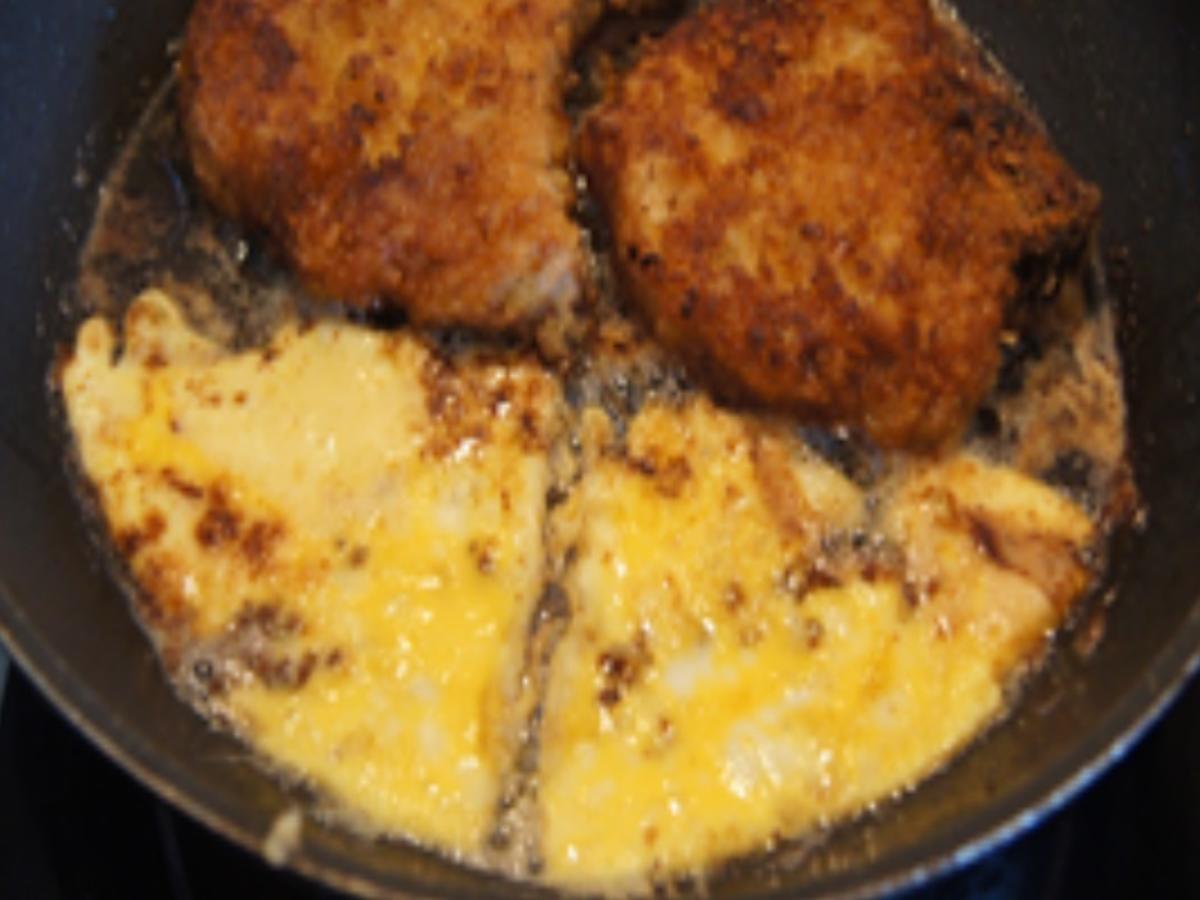 Stielkotelett in Knusperpanade mit Buschbohnen und Kartoffelstampf - Rezept - Bild Nr. 7