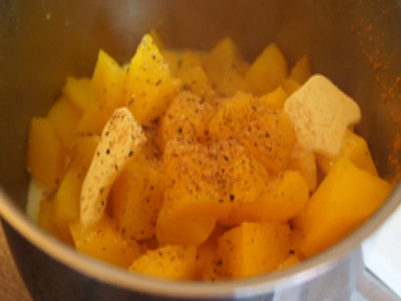 Stielkotelett in Knusperpanade mit Buschbohnen und Kartoffelstampf - Rezept - Bild Nr. 10