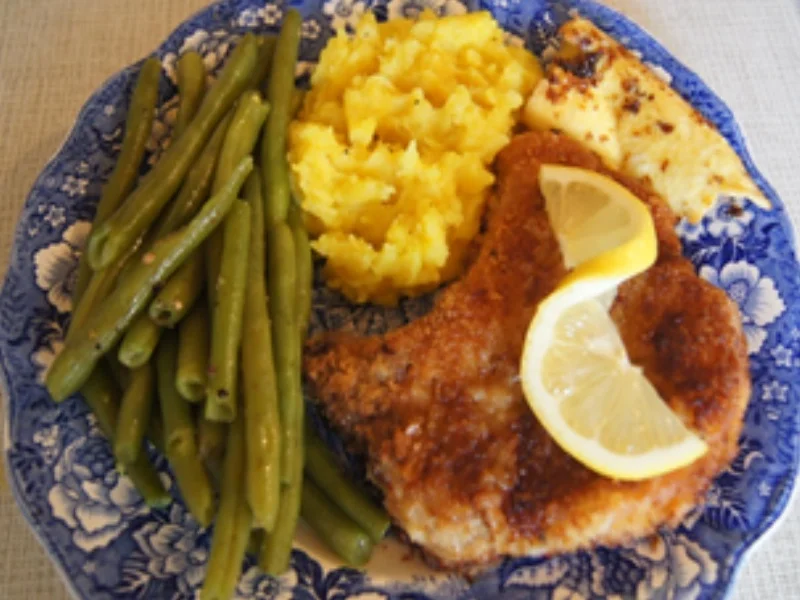 Stielkotelett in Knusperpanade mit Buschbohnen und Kartoffelstampf - Rezept - Bild Nr. 14