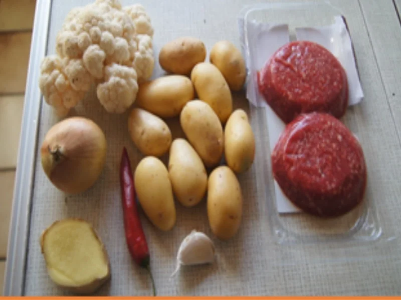 Rezept: Hackfleischpfanne mit Blumenkohl und Pellkartoffel-Drillingen Bild Nr. 3 Hackfleischpfanne mit Blumenkohl und Pellkartoffel-Drillingen - Rezept - Bild Nr. 3